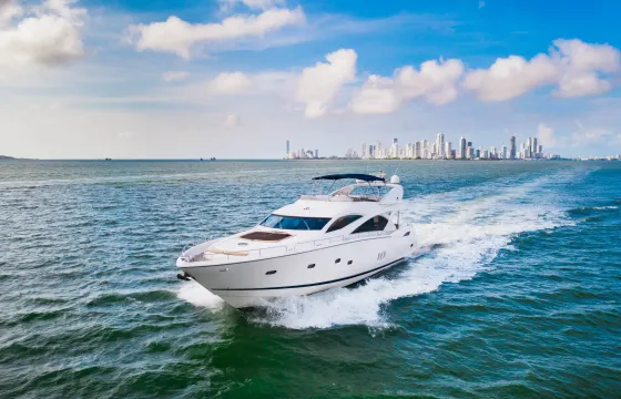 Sunseeker 82' Luxury Mega Yacht Ideal For Family Or Party Plan