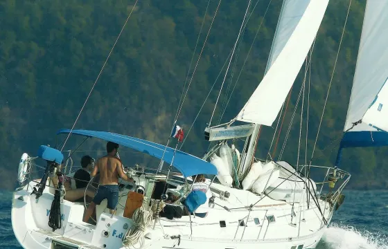 Weekly Caribbean Sailing Cruise from Saint Lucia on 44ft Beneteau Yacht