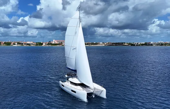 40' Lagoon Luxury Catamaran Charter in Riviera Maya