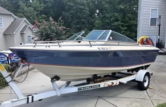 Watersports fun at Lake Norman onboard 18' Four Winns Wakeboat