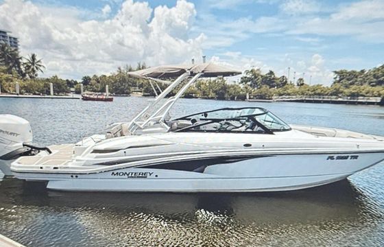 Enjoy Charleston from the water aboard 26' Monterey Deck Boat for 6