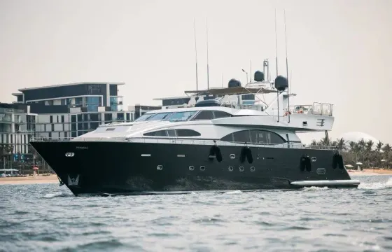 The 100’ Azimut Takes You Further in Dubai