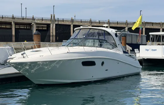 Beautiful 37’ Sea Ray Sundancer Motor Yacht Out of Navy Pier Marina