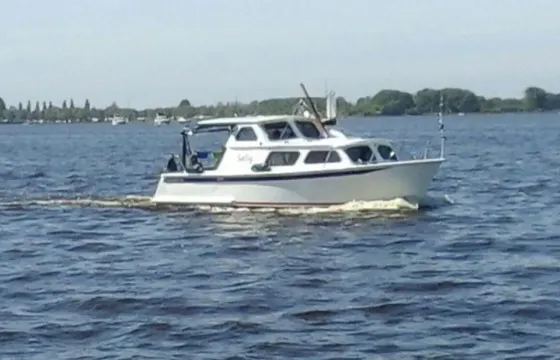 27' Pedro Cruiser Motor Boat Rental In Heukelum