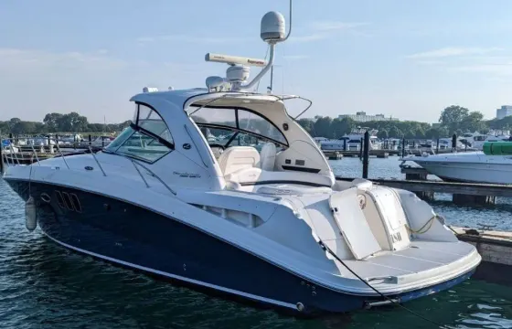 39' Sea Ray Sundancer for 11 Guests – 3 Boats! Weekday Discount!