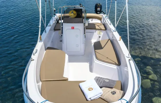 Luxury Speedboat in Santorini