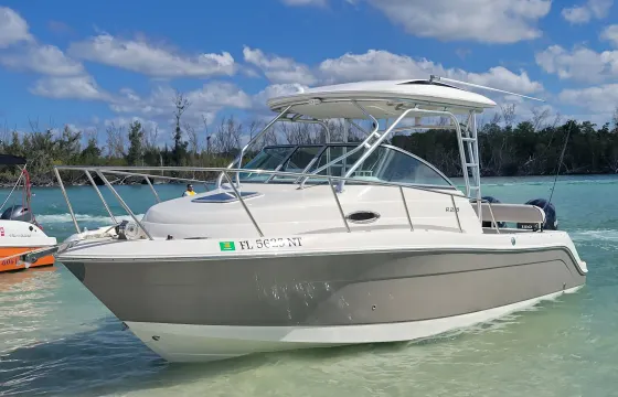 25ft Robalo Power Boat VIP Adventure in Marco & Surrounding Barrier Islands