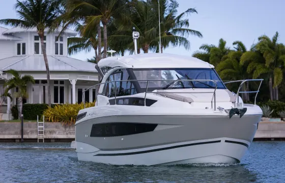Explore Miami in Style with a European Style 33 ft Cruiser