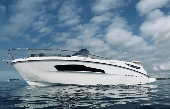 One Hour Boat Tour On Karnic SL651 Boat from Como with Private Captain