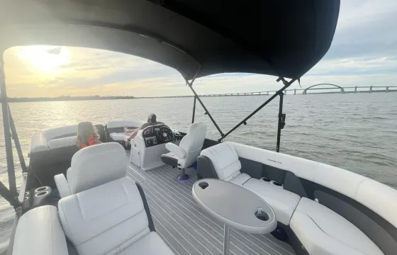 Premium Comfort & Performance - Trifecta 24RF Tritoon