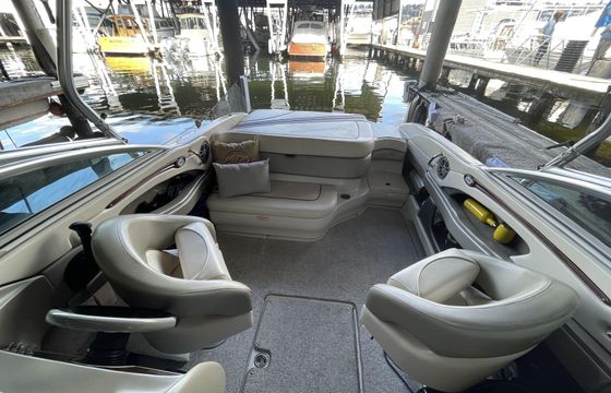 23ft - Clean, modern SeaRay Bowrider Wakeboarding Boat!
