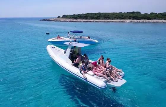Rent the Colnago 40 Motor Yacht in Split, Croatia