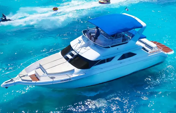 Deluxe Yacht 48ft with FlyBridge in Cancun