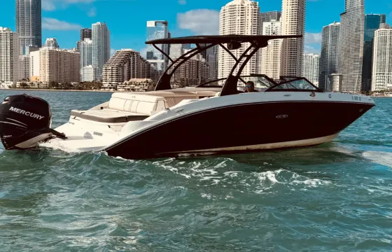 Fun Party Ride On 30’ Sundeck Boats in Miami! Free Hour Promo Available!