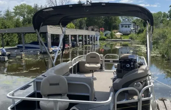Fishing/ Cruise Suntracker Pontoon Perfect for a Day on Lake Simcoe!
