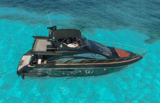 Black Azimut 56 ft Flybridge Yacht Rental in Cancun