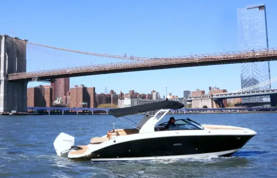 *Female Owned*-Manhattan #1 Luxury Yacht- 8 Passengers COMFORTABLY