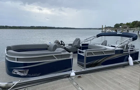 Very fun 24' Tahoe Pontoon to hang around in Hilton Head Island, South Carolina