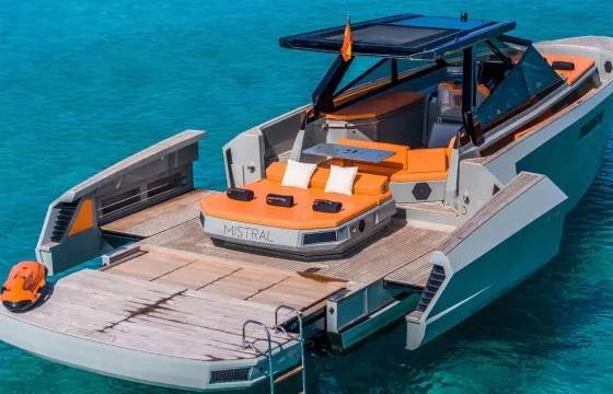 Luxury 43′ Open Motor Yacht in Eivissa – Style, Speed & Comfort in Ibiza!