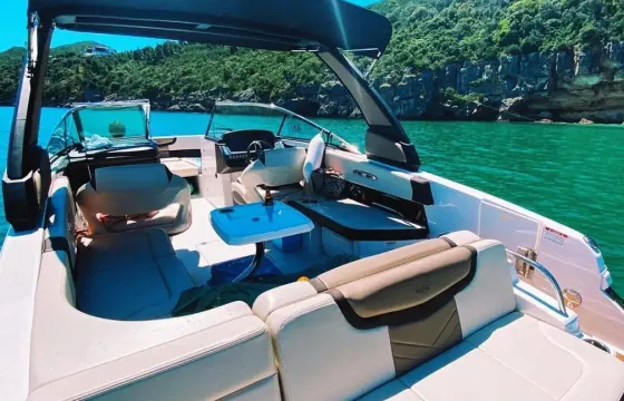 Amazing Chaparral 13 Person Powerboat for Rent in Setúbal