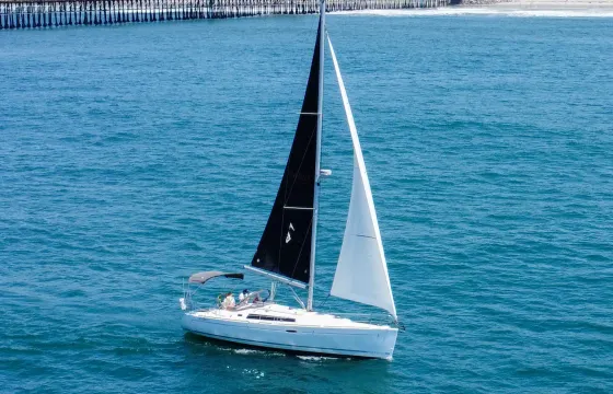 Sail in Modern Luxury Beneteau Oceanis 37 Yacht