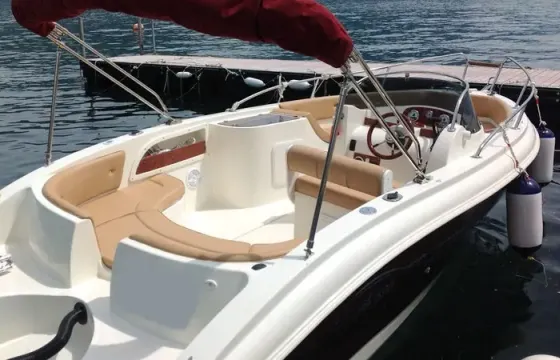 19' Deck Boat Rental for 8 People in Menaggio - License required