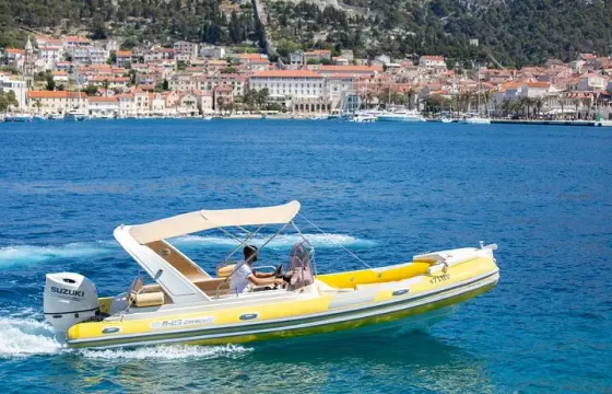 Baracuda 23 Speedboat Tour from Hvar with Skipper