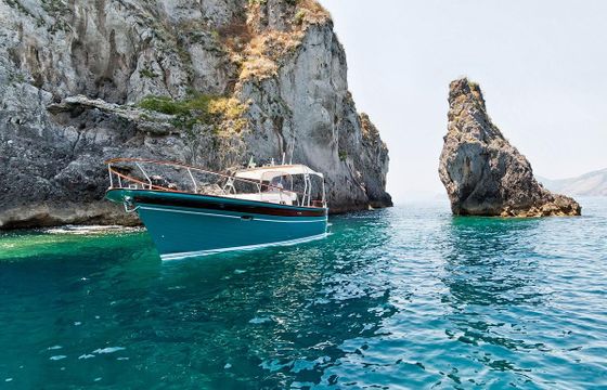 Charter Aprea32 Motor Yacht in Positano, Italy