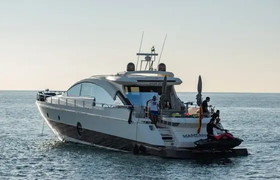 Charter the motor yacht Aicon 72SL - MANZANOS II in Barcelona