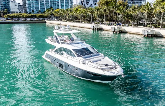 52' Captained Azimut Luxury Yacht52' Captained Azimut Luxury Yacht52' Captained