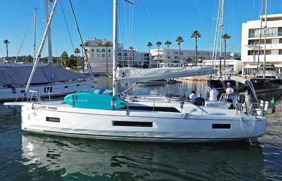 Sailing boat Beneteau Oceanis 40.1 in Lagos