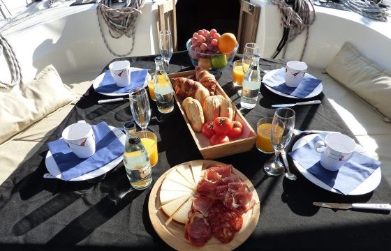 Sail & Breakfast 10am to 12am in Barcelona