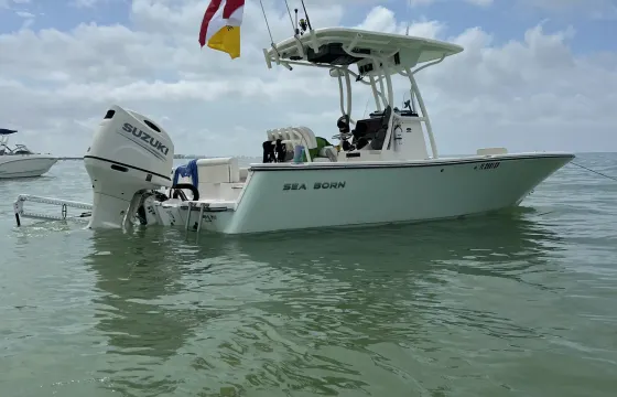 22' Center console for fun, beach, lunch on the water, sight seeing!