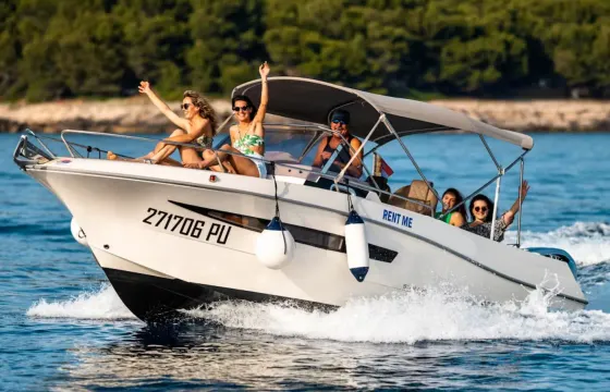 Suncruiser 690 Powered By 200 Hp With Cabin