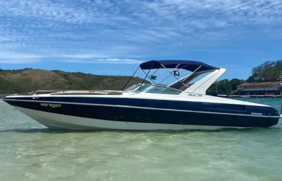 29ft Real Maragon Motor Yacht Rental in Arraial do Cabo, Rio de Janeiro, Brazil