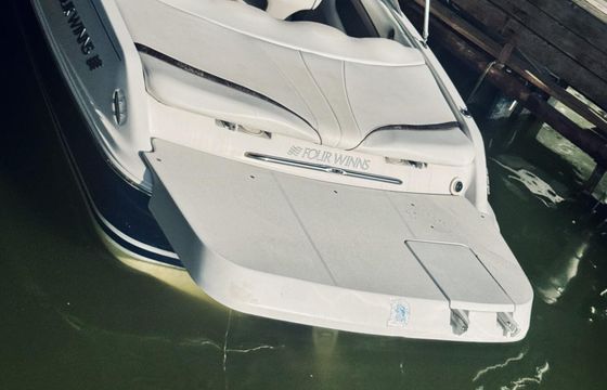 Rent Our 18' Four Winns for Lake Fun on Lake Lewisville