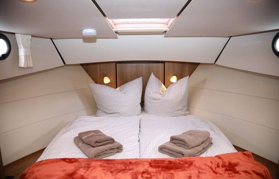 Linssen 35 SL AC “Lola” for charter in Rechlin, Müritz, Waren, Röbel, Havel ec.