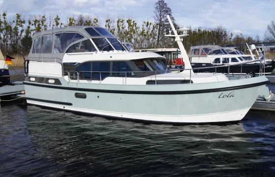 Linssen 35 SL AC “Lola” for charter in Rechlin, Müritz, Waren, Röbel, Havel ec.