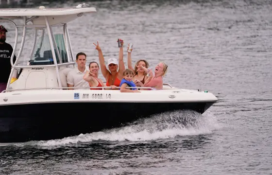 Robalo R220 Center Console Boat