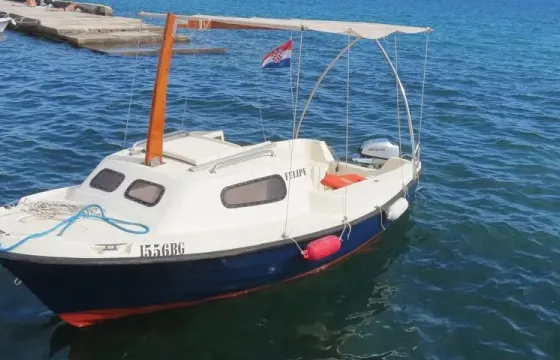 Rent 5 Person Adria 500 Motorboat in Sveti Filip i Jakov, Croatia
