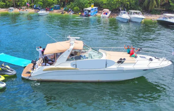 Incredible 45' Sea Ray in Haulover sandbar!!