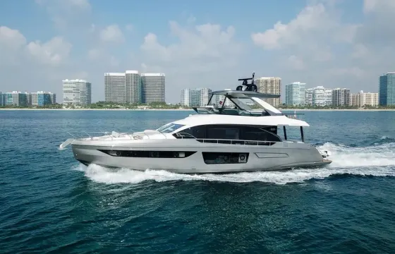Luxurious 70ft Azimut serving South Florida and Bahamas
