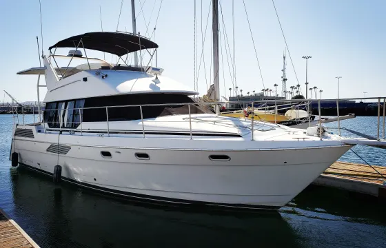 44' Bayliner Motor Yacht available for an epic water day in Long Beach
