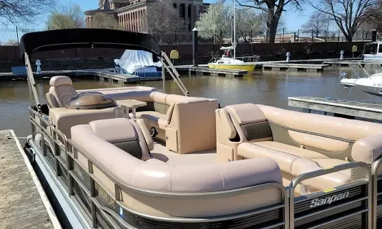 Sanpan 2500 RE Pontoon in Washington, Living room comfort on the water!