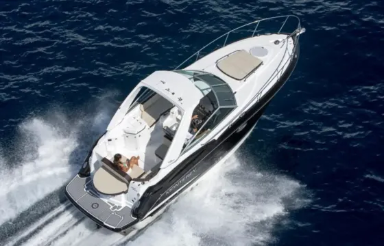 Beautiful 30ft Monterey Sport Yacht: Downtown Boston