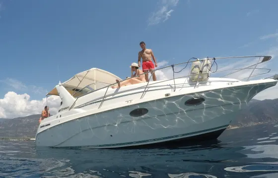 Cruisers 2670 Motor Yacht in Poros Kefalonia, Greece