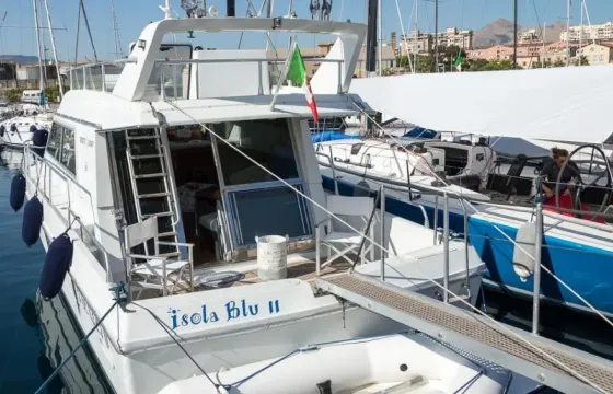 39ft Ferretti 39 Fly Charter in Palermo Harbour, Sicily