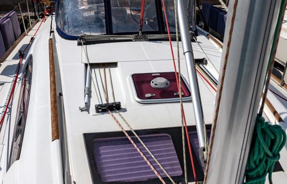 Beneteau Oceanis 43ft for rent in Nikiana Marina.