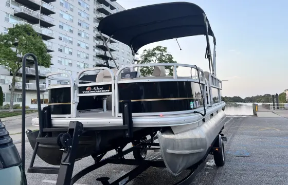 Book this new, 6 person Suntracker Pontoon