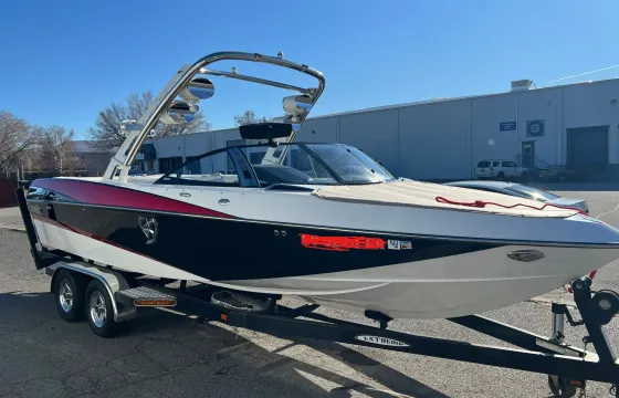 Luxury 25’ Malibu Wakesetter Wake Boat – Surf, Cruise, Explore Tahoe